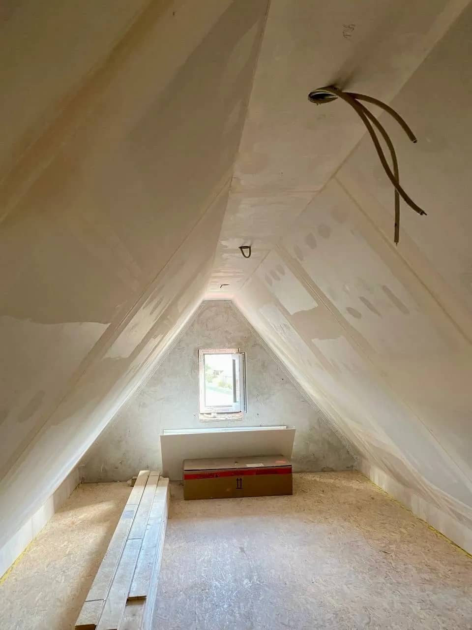 Spitzboden: Gipskarton und Abhangdecke für Einbauspots, Titelbild